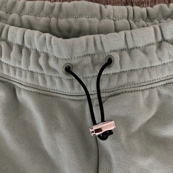 Nike Men's Cargo Short with Drawstring Clasp - Size Large - Picture 3 of 7